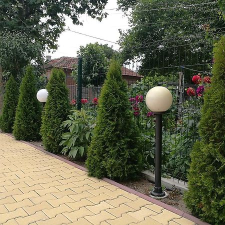 Guest House Karaulanov Elhovo  외부 사진