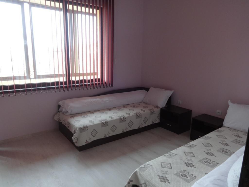 Guest House Karaulanov Elhovo  외부 사진