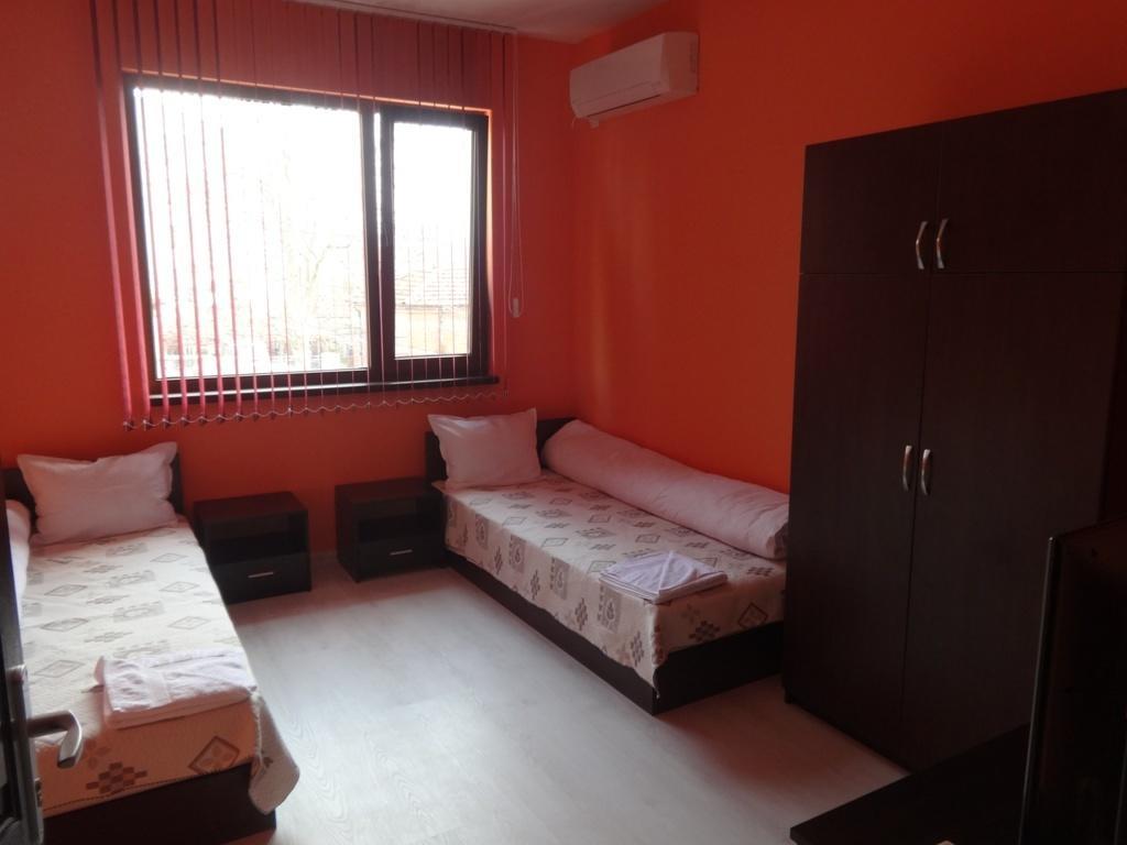 Guest House Karaulanov Elhovo  외부 사진