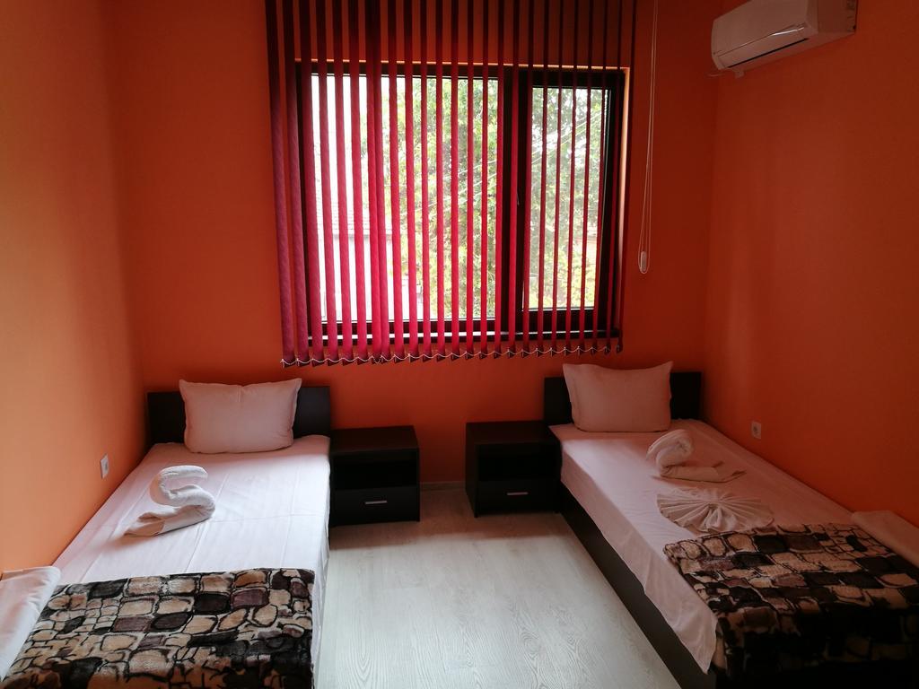 Guest House Karaulanov Elhovo  외부 사진