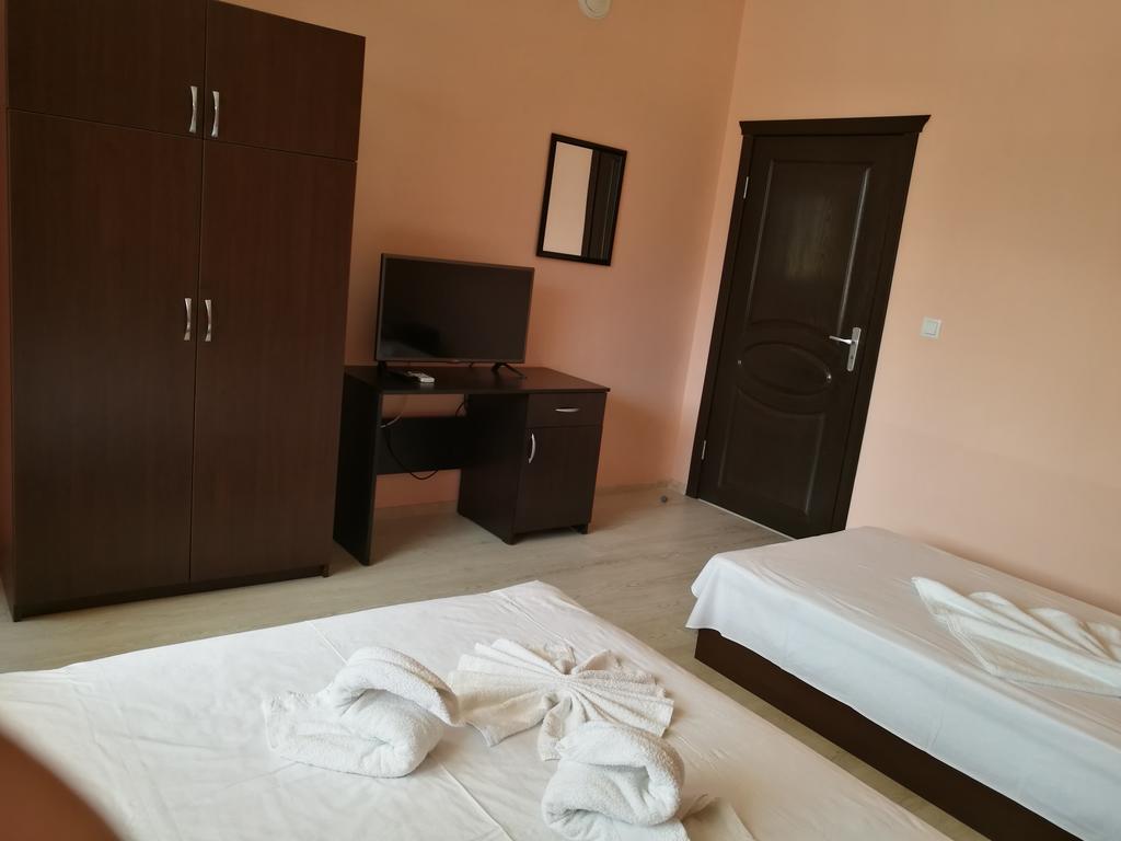 Guest House Karaulanov Elhovo  외부 사진