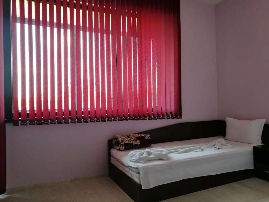 Guest House Karaulanov Elhovo  외부 사진