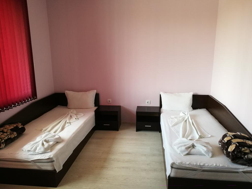 Guest House Karaulanov Elhovo  외부 사진