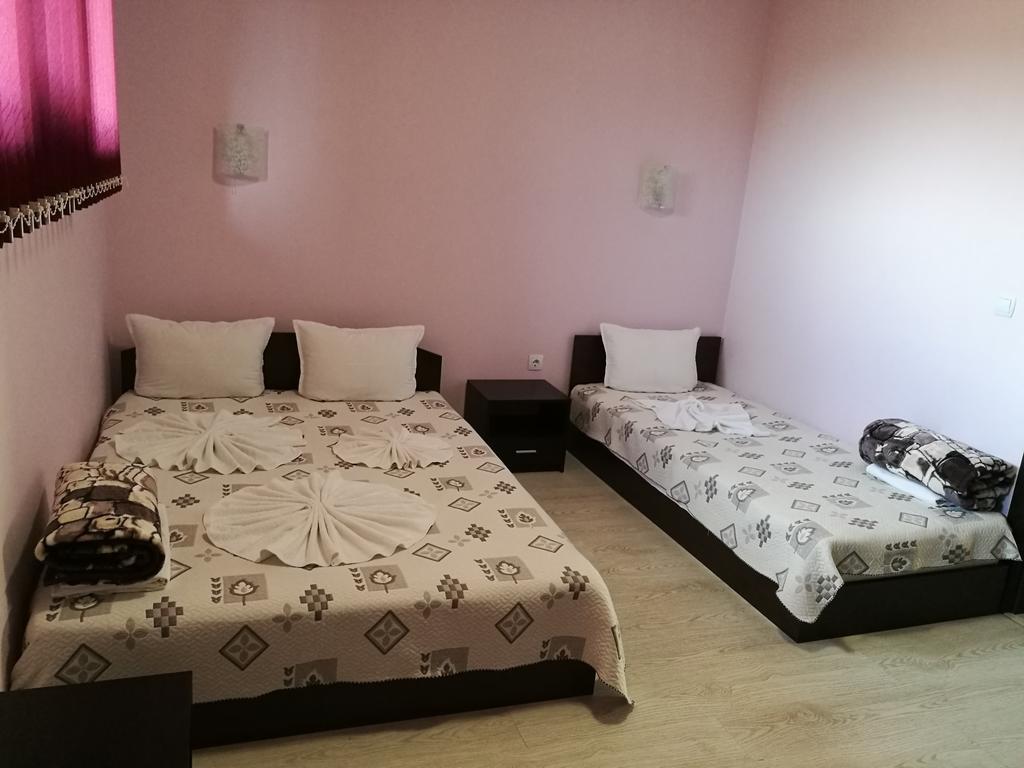 Guest House Karaulanov Elhovo  외부 사진