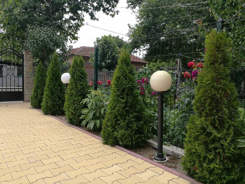 Guest House Karaulanov Elhovo  외부 사진