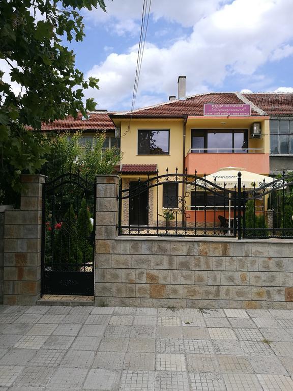 Guest House Karaulanov Elhovo  외부 사진